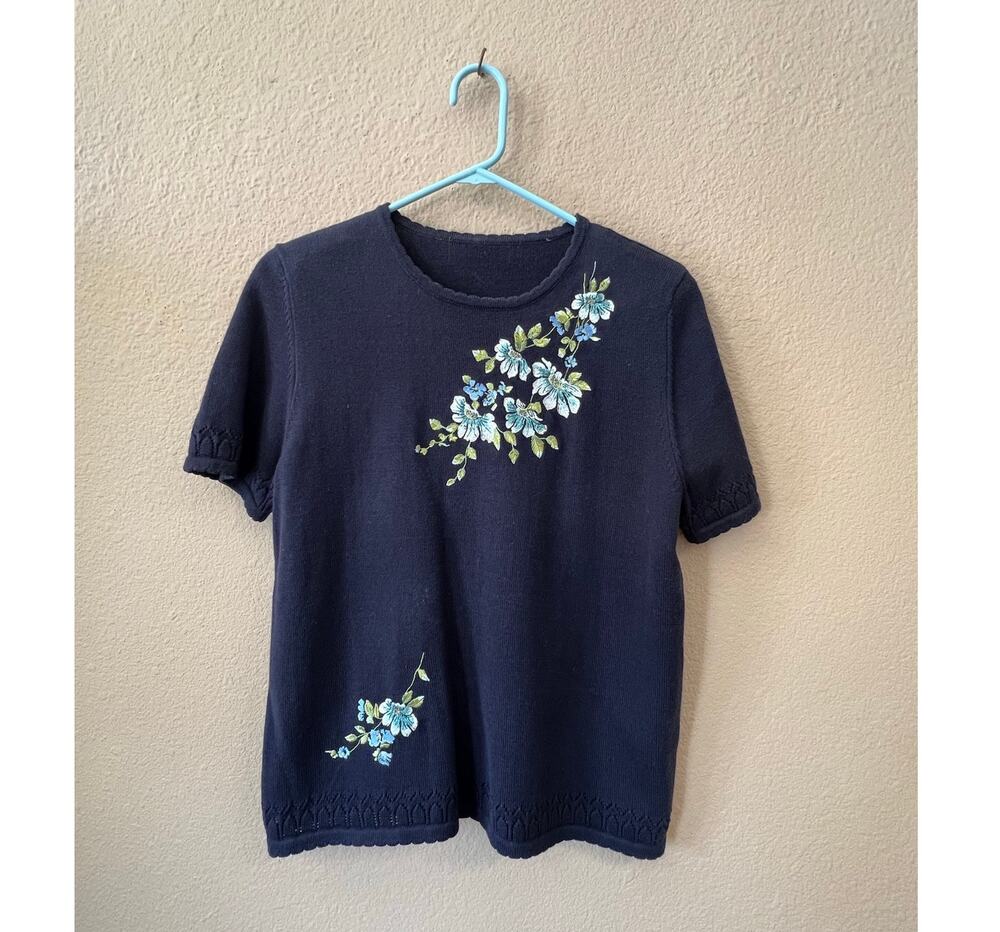 Vintage 80s floral embroidered short sleeve top size M